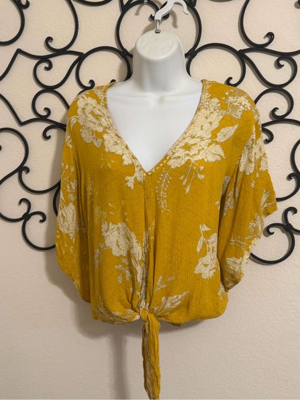 Floral Tie-Front V-Neck Blouse - Picture 2 of 9